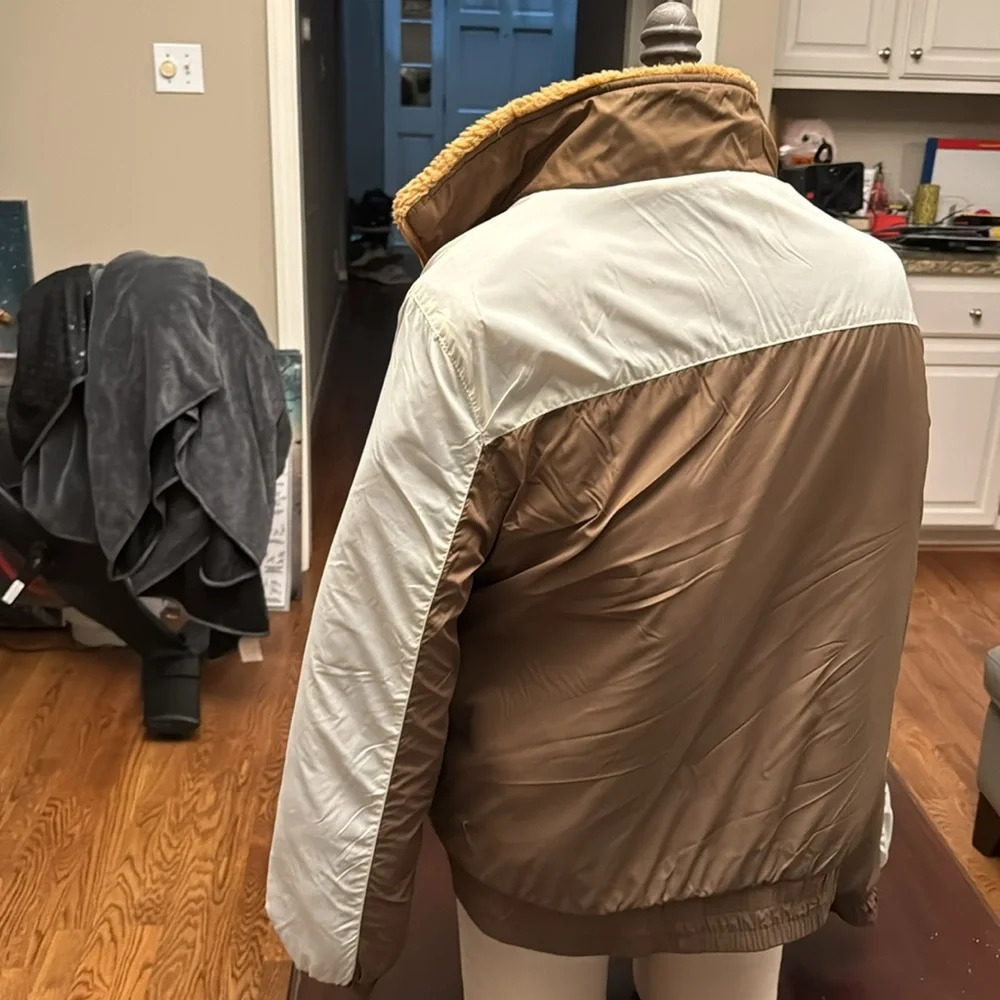 NWOT Zyia tan and white reversible fleece size XL - Picture 6 of 6